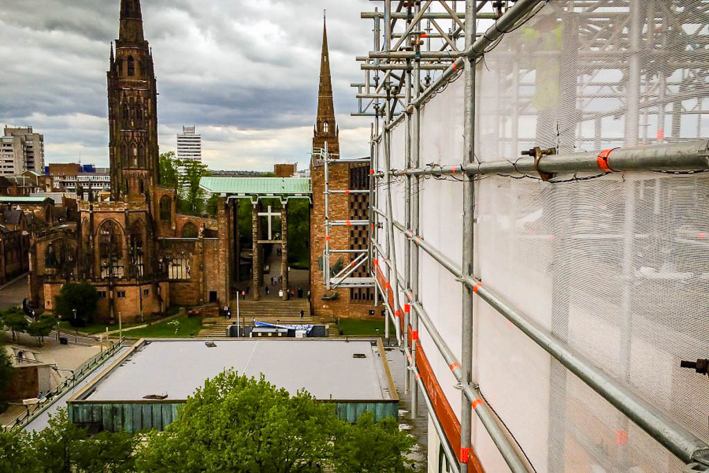 Cantilever droplift scaffold overlooking Mt Michael's Cathedral in Coventry