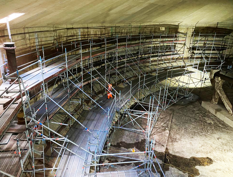 Scaffold inside underground reservoir